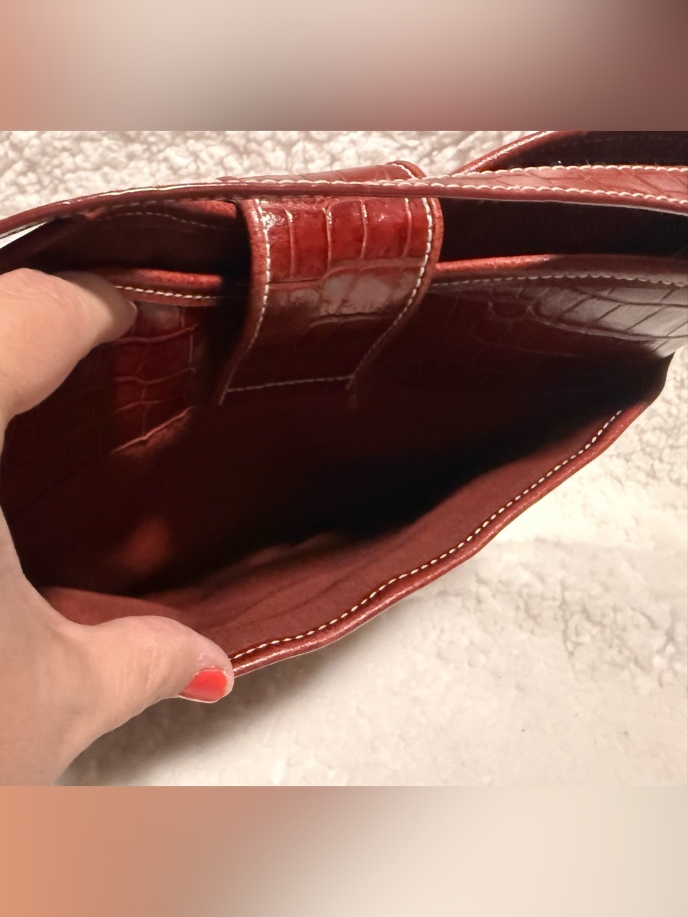 Women's Croc-Embossed Leather Shoulder Bag - Burgundy - Picture 6 of 11